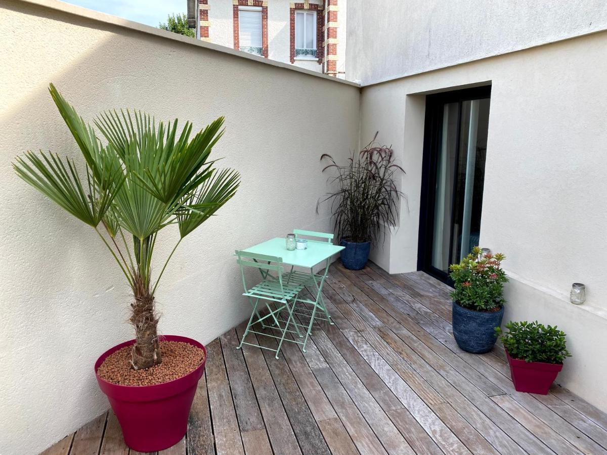 Au 10 Bed & Breakfast Luisant Esterno foto